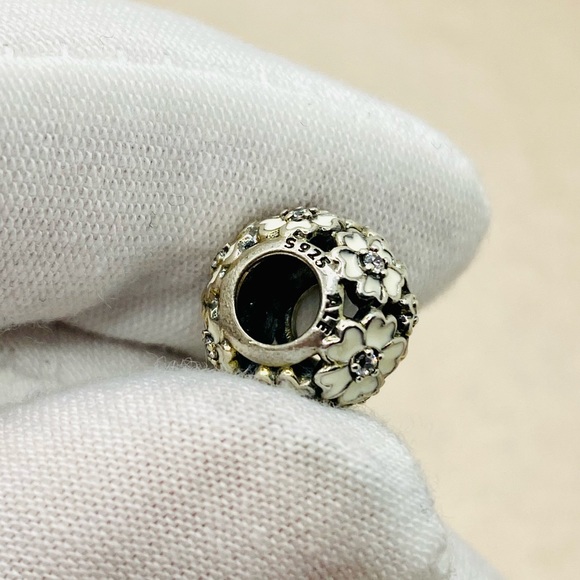 EUC Pandora 791488EN12 Silver Primrose Meadow Openworks Charm w/ White Enamel - Picture 7 of 8